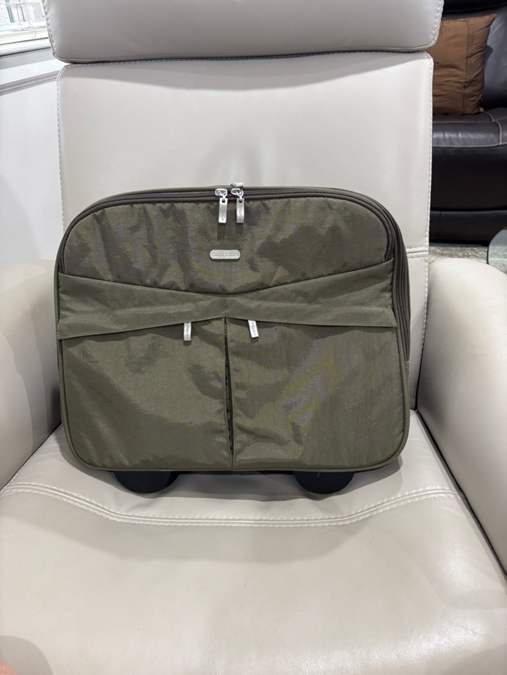 baggalini 4-Wheel Rolling Tote